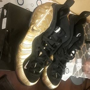 Metallic Gold/Black Foamposites